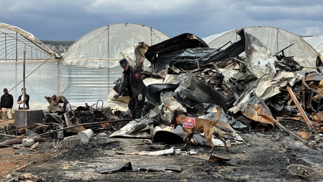 Antalya'da konteynerde yangın; 5'i çocuk 6 ölü (4)
