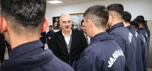 Vali Ayyıldız, İl Jandarma Komutanlığı'nda Mehmetçik'le buluştu