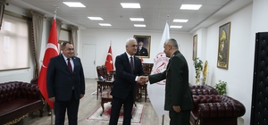 Muş Valisi Çakır, güvenlik güçlerinin bayramını kutladı