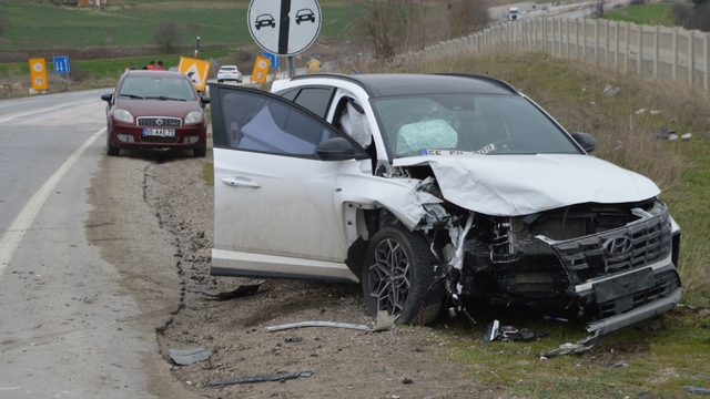 Samsun'da ciple çarpışan otomobildeki 5 kişi yaralandı