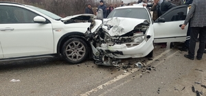 Elazığ'da iki otomobil çarpıştı: 9 yaralı