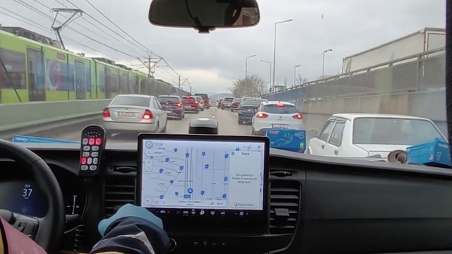 Bursa'da hayat koridoru açıldı Sürücülerden alkışlanacak hareket