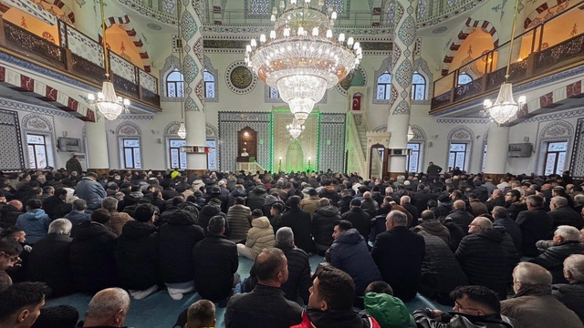 Niğde'de bayram namazı sonrası bayramlaşma