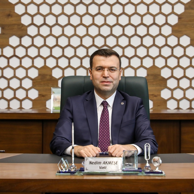 Vali Akmeşe: "Ramazan Bayramı'nın sağlık, huzur ve mutluluk getirmesini dil...