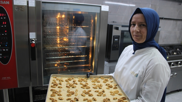 Bayramın vazgeçilmez tatlısı: 'Kayseri Nevzinesi'