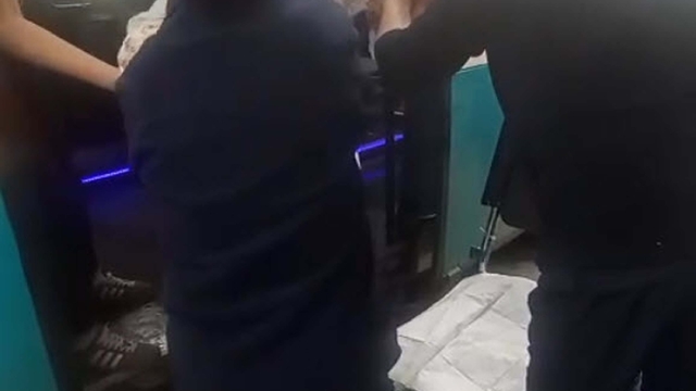 İzmir'de şehir içi dolmuşta doğum yaptı; anne ve kız bebeğin durumu iyi