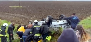 Tekirdağ'da takla atan otomobilde 3 kişi yaralandı