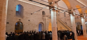 Depremde hasar gören tarihi Selahattin Eyyubi Camii yeniden ibadete açıldı