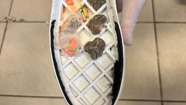 Ayakkabı tabanına zulalanmış uyuşturucu ele geçirildi