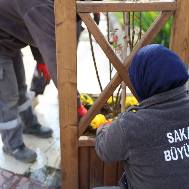 Sakarya'da caddeler, parklar ve camiler bayrama hazır hale geldi