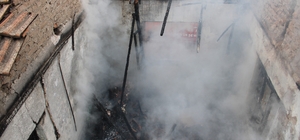 Alevler evi sardı, mahallede panik yaşandı