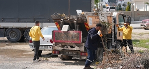 Tarsus’ta bayram öncesinden başlatılan temizlik ve ilaçlama çalışmaları sürüyor