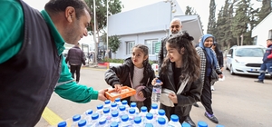 Mersin’de bayramda mezarlıklarda vatandaşlar yalnız bırakılmıyor