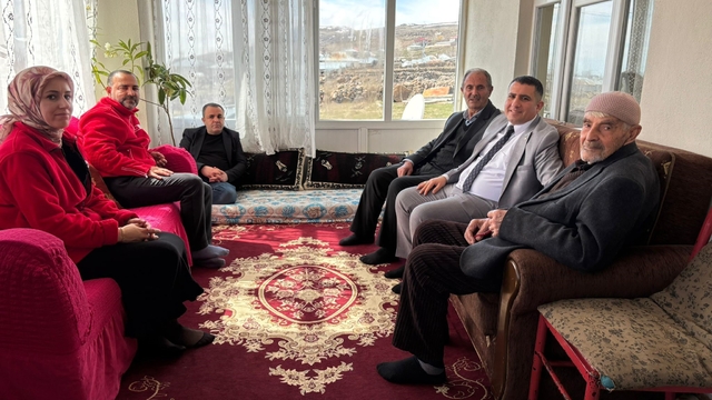 Kızılay'dan yalnız yaşayan yaşlılara bayram ziyareti