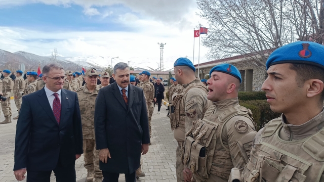 Bakan Çiftçi, Van'da bayramlaşma programlarına katıldı (2)