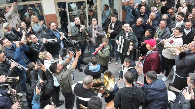 İzmir'de 'Arife Çalgısı' geleneği ile bayram coşkusu