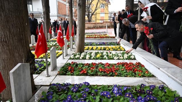Kocaeli'de bayramda şehitliklerde dualar edildi