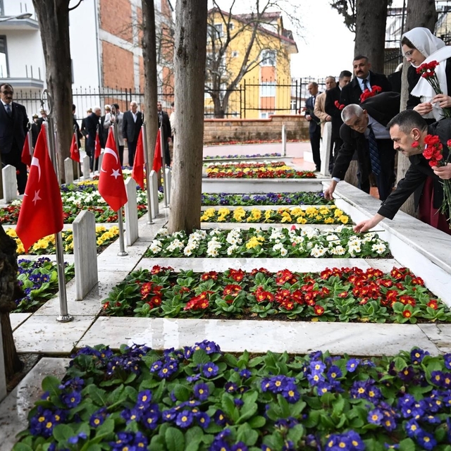 Kocaeli'de bayramda şehitliklerde dualar edildi