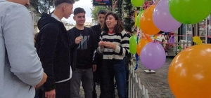 Kardeşköy'de çocuklar çift bayram yaptı Köyün kırtasiyeci ablası, çocukları unutmayacakları bir bayram yaşattı