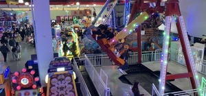 Bursa'da bayramın adresi AVM'ler oldu