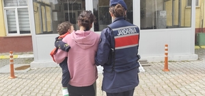 Yedi ayrı suçtan aranıyordu, kucağında bebeğiyle hapse girdi