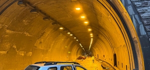 Tünel girişinde iki otomobil çarpıştı: 7 yaralı