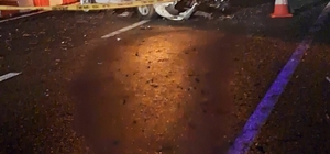 Niğde’de hafif ticari araç elektrik direğine çarptı: 1 ölü, 1 yaralı