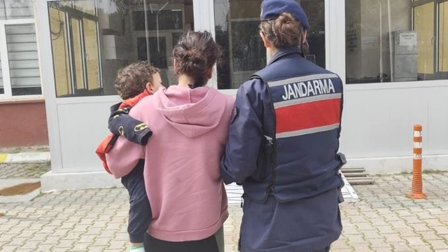 7 ayrı suçtan 20 yıl hapis cezası bulunan kadın, kucağında bebeğiyle cezaevine girdi