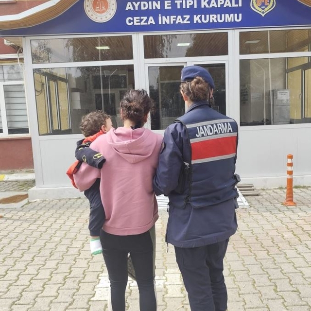 7 ayrı suçtan 20 yıl hapis cezası bulunan kadın, kucağında bebeğiyle cezaev...