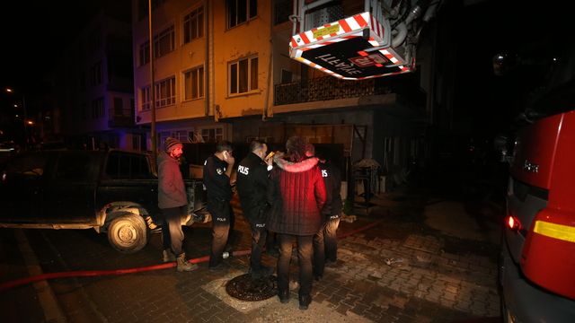 Çanakkale'de yangın çıkan evde hasar oluştu