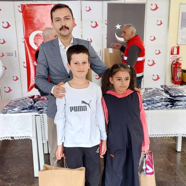 Aşkale'de bayramlaşma geleneği sürüyor