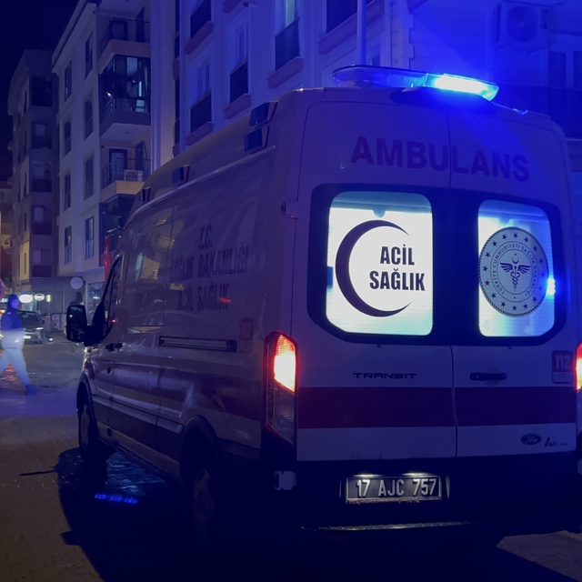 Çanakkale'de ev yangını: Mahsur kalan kişi kurtarıldı