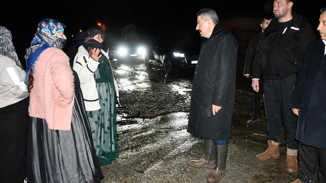 Milletvekili Arslan Tatar Kasrik'teki sel bölgesinde incelemelerde bulundu