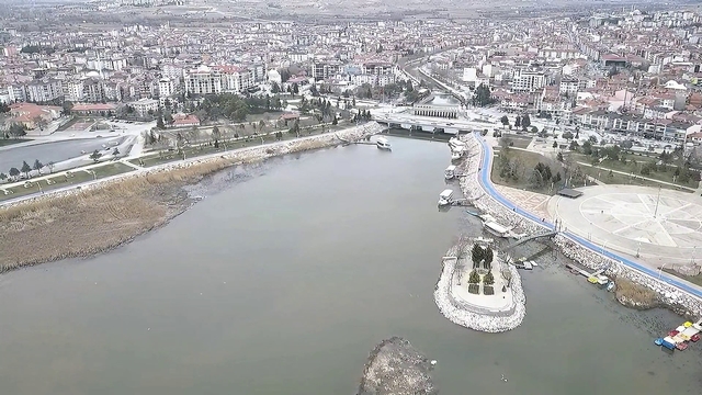 Beyşehir Gölü eski günlerini arıyor
Çekilen dron görüntüleri de çarpıcı durumu gözler önüne serdi