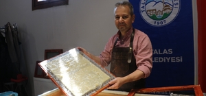 Tarihi konak atölyeye çevrildi; 2 bin yıllık yöntemle sanatsal kağıtlar üretiliyor