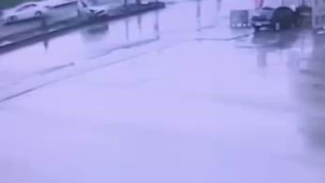 Diyarbakır'da trafik kazası güvenlik kamerasına yansıdı