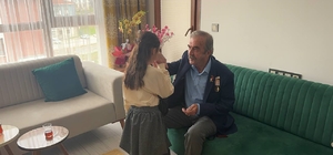 Depremzede Eroğlu ailesi yeni evlerinde ilk bayram sevincini yaşadı