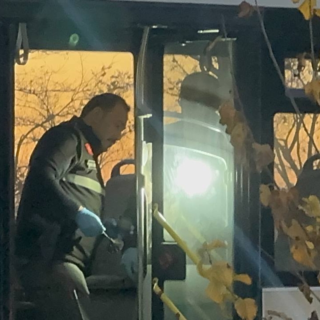 Belediye otobüsündeki cinayetin şüphelisi, bıçağı köpeklerden korunmak için...