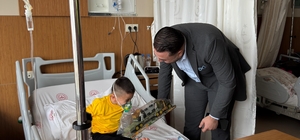 UDER’den hastanede tedavi gören çocuklara bayram ziyareti