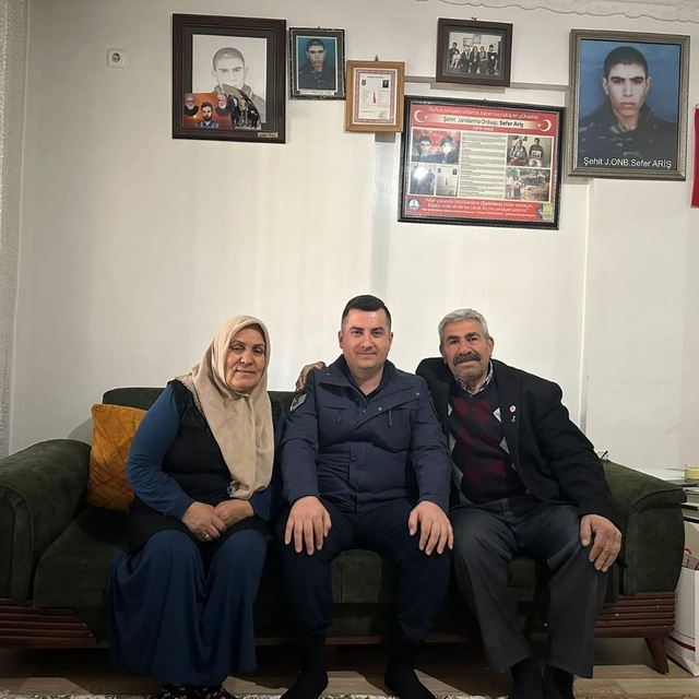 Jandarmadan şehit ve gazi ailelerine bayram ziyareti