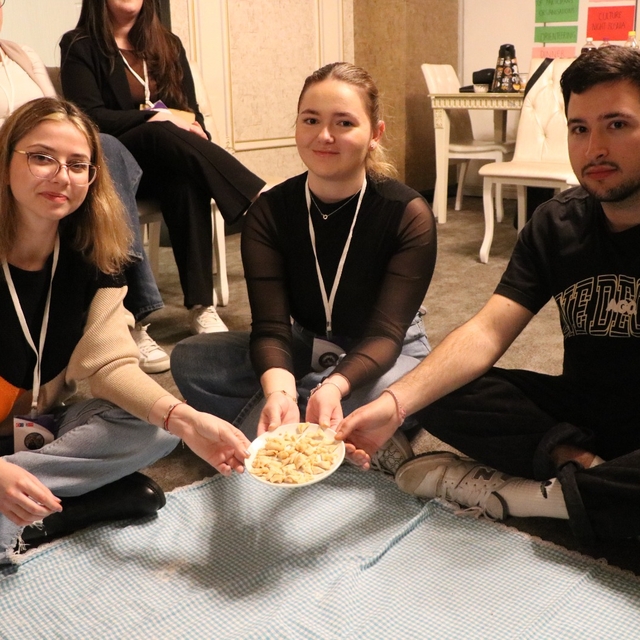 Kayseri'ye gelen Erasmus öğrencileri mantı açtı