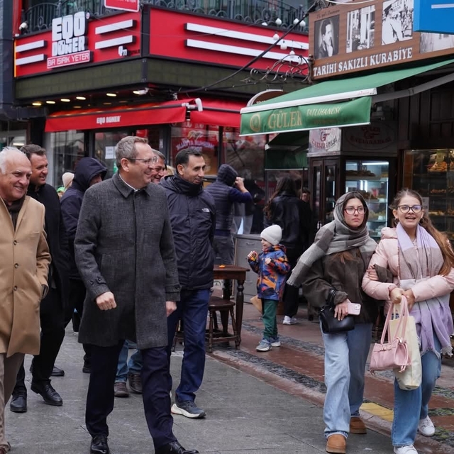 Başkan Ergin bayramda esnaf ve vatandaşlarla buluştu