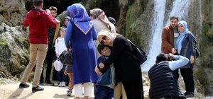 Girlevik Şelalesi'ne bayramda ziyaretçi akını