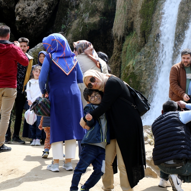 Girlevik Şelalesi'ne bayramda ziyaretçi akını