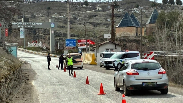 Erzincan'da bayram trafiğinde güvenlik uygulaması