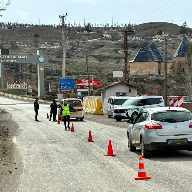 Erzincan'da bayram trafiğinde güvenlik uygulaması