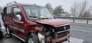 Uşak’ta hafif ticari aracın bariyere çarpması sonucu 6 kişi yaralandı