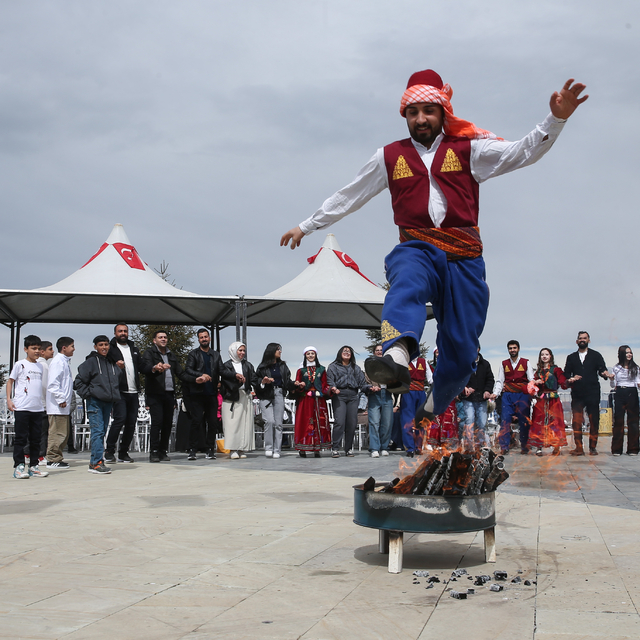 Van'da Nevruz Bayramı kutlandı