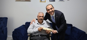 Vali Taşolar, Gazi Engenç’i ziyaret ederek bayramını tebrik etti