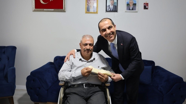 Vali Taşolar, Gazi Engenç'i ziyaret ederek bayramını tebrik etti